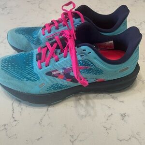 Women’s brooks launch 9 size 8